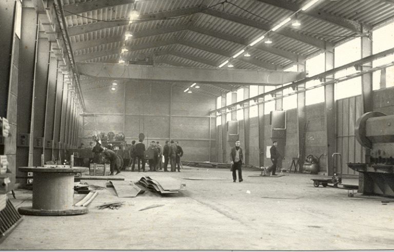 https://www.voith.at/wp-content/uploads/2022/05/1961_Fertigungshalle-768x492.jpg